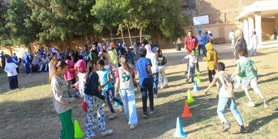 قنا تحتفل باليوم العالمي للتوحد بمشاركة أطفال المدرسة الفكرية