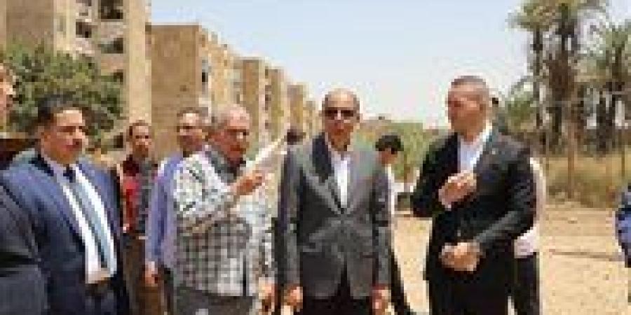 محافظ المنيا يعاين قطعة أرض بمغاغة لإقامة مدرسة تعليم أساسي
