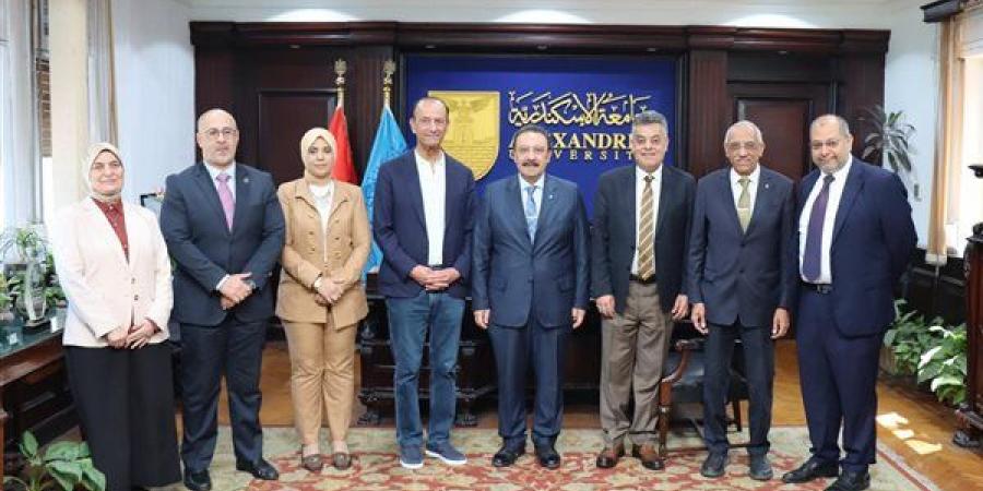 جامعة الإسكندرية تستضيف خبيرًا أمريكيًا في جراحات قلب الأطفال بمستشفى سموحة