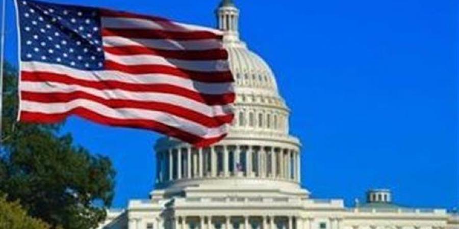 المدمرة الأمريكية تعترض سفينة في طريقها لإيران.. تصعيد جديد في المياه الدولية