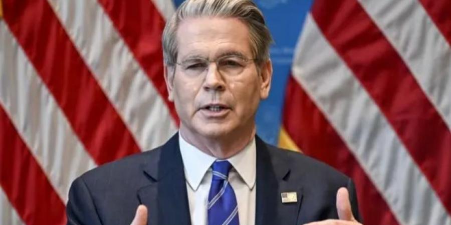 وزير الخزانة الأمريكي: لا نعتزم تجديد الإعفاءات المتعلقة بالنفط الإيراني والروسي