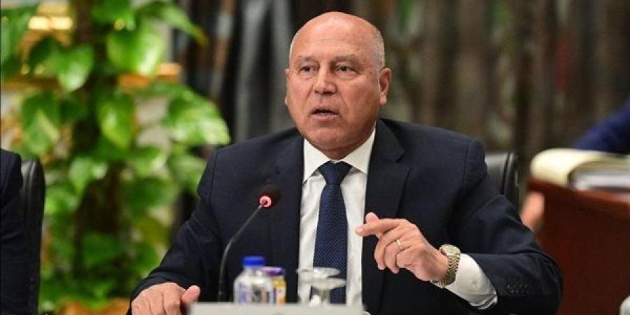 «النقل» تؤجل تنفيذ 20 مشروعاً.. وتخفض الكهرباء ٥٠٪ فى محطات السكك الحديدية