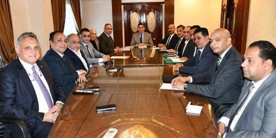 وزير الرياضة يعقد اجتماعًا مع مجلس إدارة اتحاد التايكوندو لمناقشة خطة المرحلة المقبلة