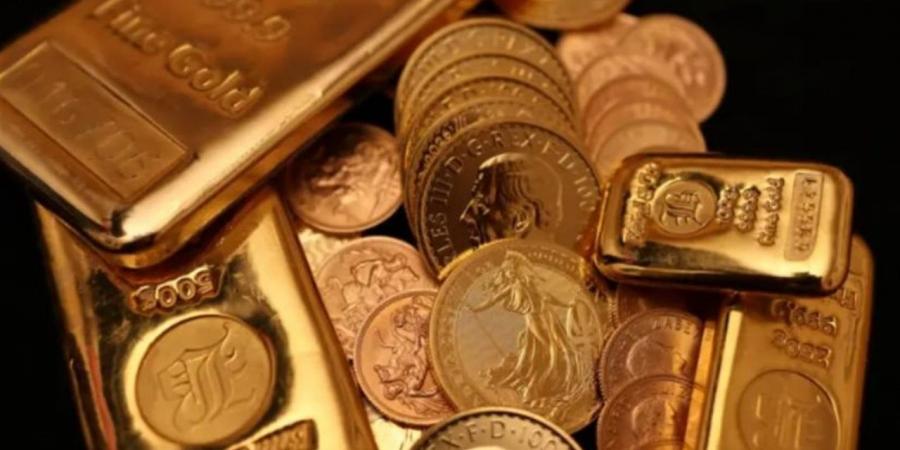 تحركات محدودة لأسعار الذهب محليًا مع تراجع عالمي ملحوظ