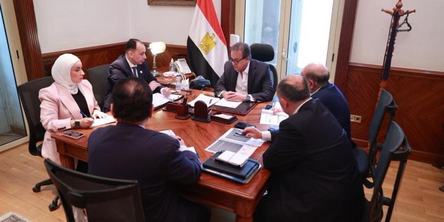 وزير الصحة يبحث القضايا الواردة من النيابة العامة خلال اجتماع اللجنة العليا للمسؤولية الطبية