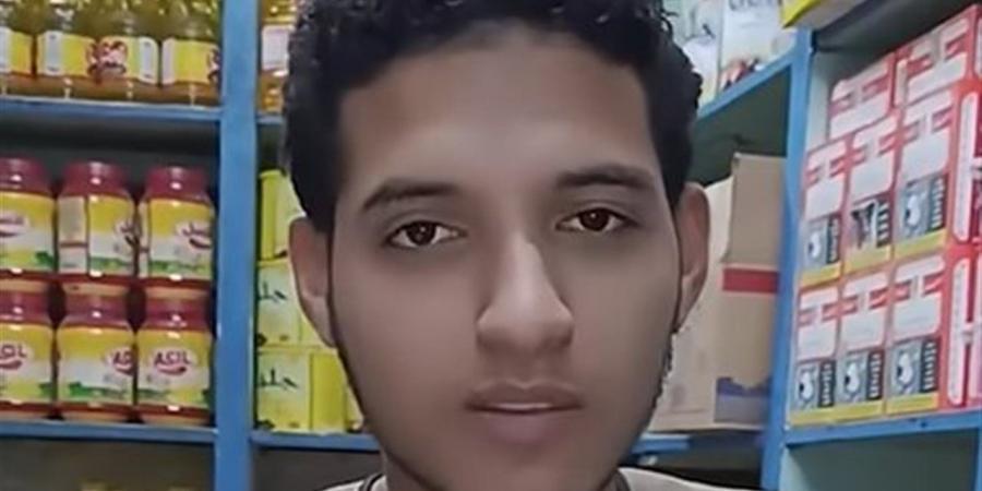 "ابن بار بوالده".. وجد أرباح المحل ضعيفة فزادها من جيبه (فيديو)