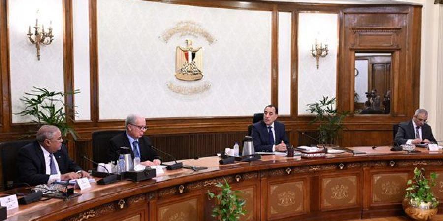 عاجل.. مدبولي يتابع مشروعات تطوير قطاع الغزل والنسيج