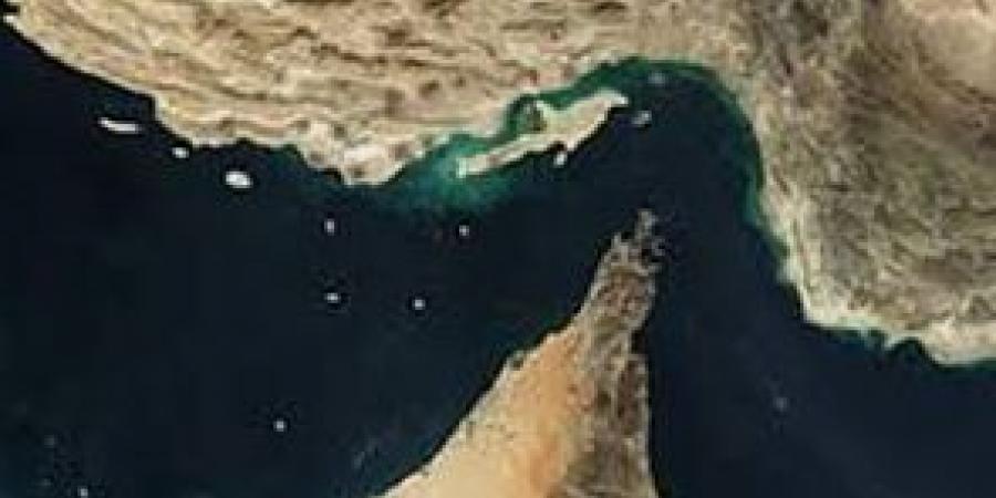 حركة السفن في مضيق هرمز تشهد تراجعًا حادًا وسط تصعيد الأوضاع الأمنية