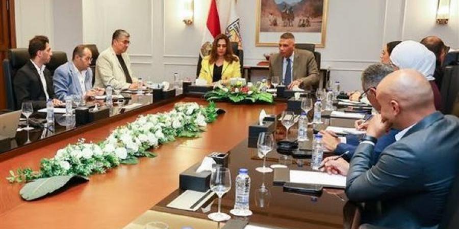 وزيرة التنمية تبحث مع وفد غرفة الغوص دعم جهود الحفاظ على المحميات الطبيعية