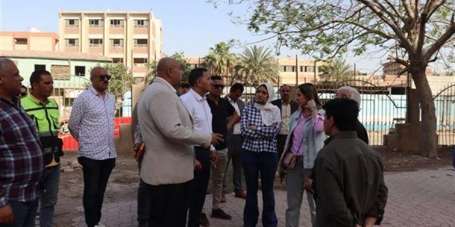 محافظ القليوبية يقيل مدير الحدائق بحي شرق شبرا الخيمة لتقاعسه عن العمل