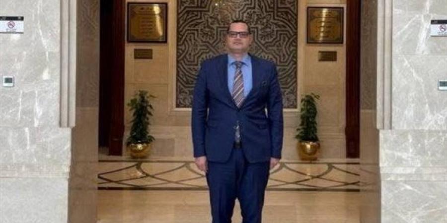 عميد حقوق عين شمس يشارك في إعداد تشريع حماية الأطفال من السوشيال ميديا