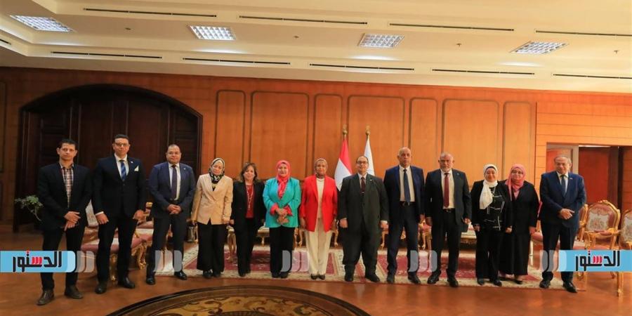 فريق ضمان جودة التعليم والاعتماد يزور “صيدلة كفر الشيخ” لمتابعة اعتماد برنامجي الصيدلة الإكلينيكية والفارم دي