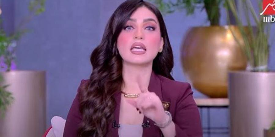 ياسمين عز ترد بسخرية على متابعيها: عمرك ما هتبقي زيي