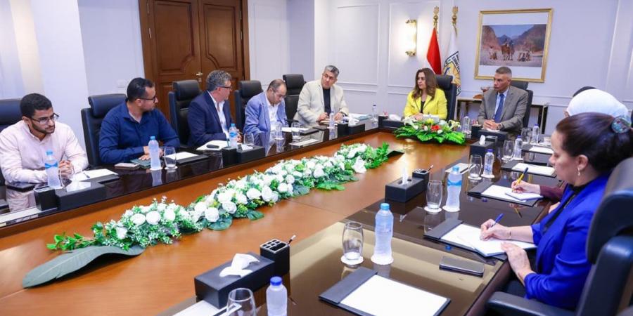 وزيرة التنمية ومحافظ جنوب سيناء يستعرضان الموقف التنفيذي لمشروع جرين شرم