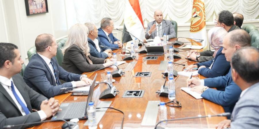 وزير العمل: تذليل العقبات أمام المستثمرين أولوية