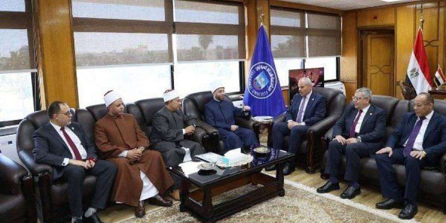 حماية الأسرة في مواجهة الحروب الحديثة.. رسالة ماجستير في حضور وزير الأوقاف