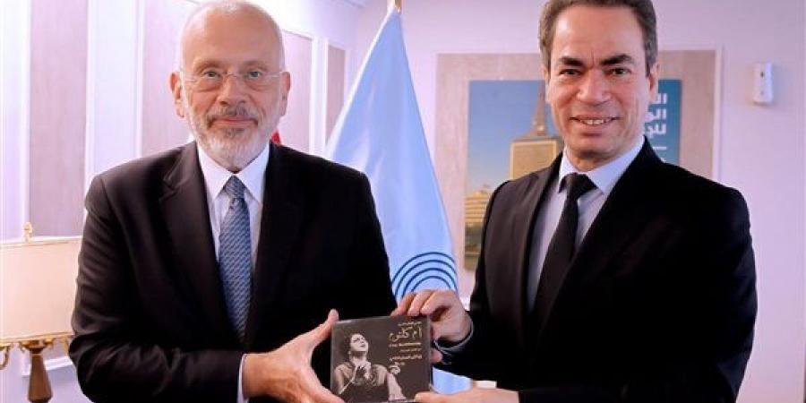 سفير اليونان يزور مسرح ماسبيرو ويشيد بالعلاقات بين القاهرة وأثينا