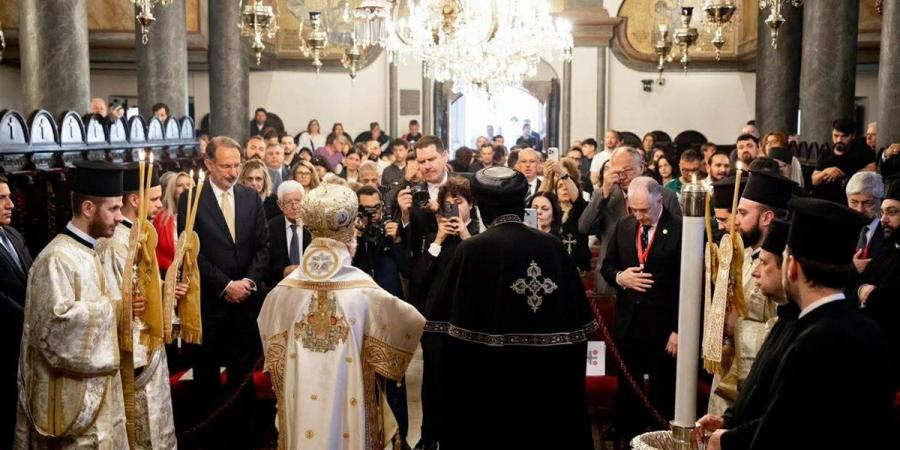 البابا تواضروس الثاني يحضر القداس البطريركي بمقر كرسي القسطنطينية (صور)