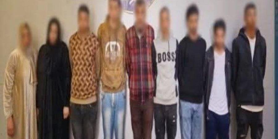 بدء محاكمة المتهمين في واقعة إجبار شاب على ارتداء ملابس نسائية ببنها