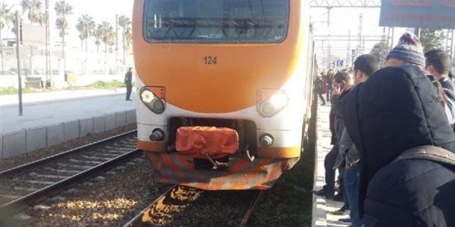 قطار الجيزة ينهي حياة شاب أثناء عبور السكة الحديد