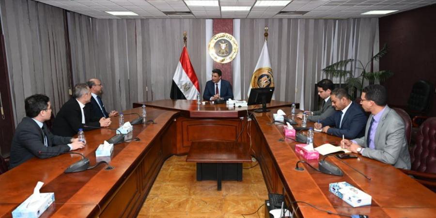 وزير الصناعة يبحث مع وفد مجموعة صافولا للأغذية أنشطة المجموعة بمصر