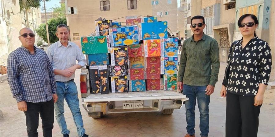 ضبط 708 عبوات سناكس منتهية الصلاحية داخل مخزن بالفيوم