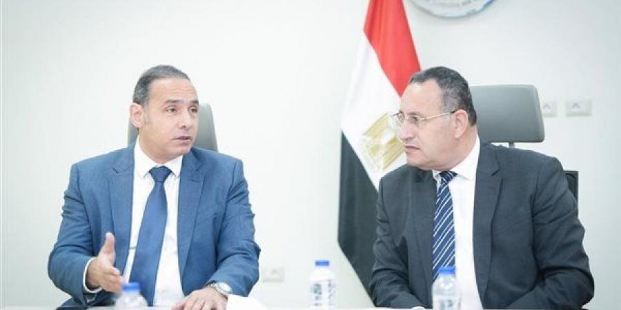 وزير التعليم العالي يبحث مع رئيس الرقابة المالية آليات نشر الثقافة المالية لطلاب الجامعات