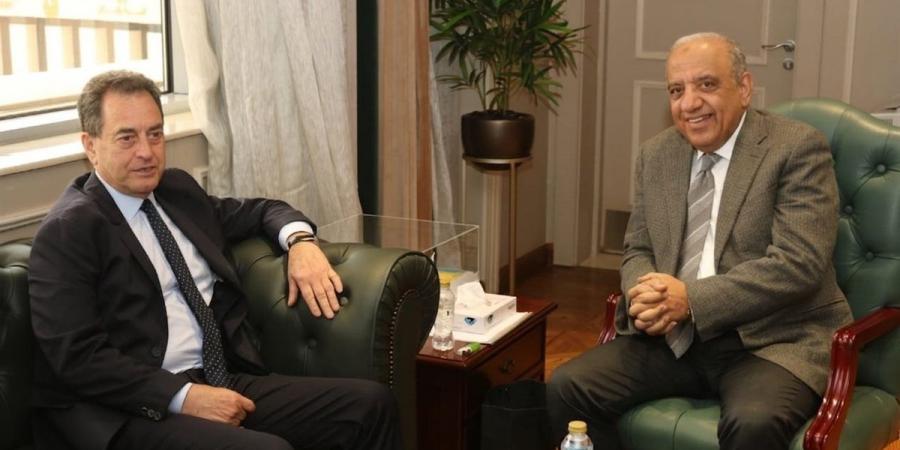 وزير الكهرباء يبحث مع سفير فرنسا بالقاهرة سبل دعم وتعزيز فرص الشراكة والتعاون فى مجالات الكهرباء