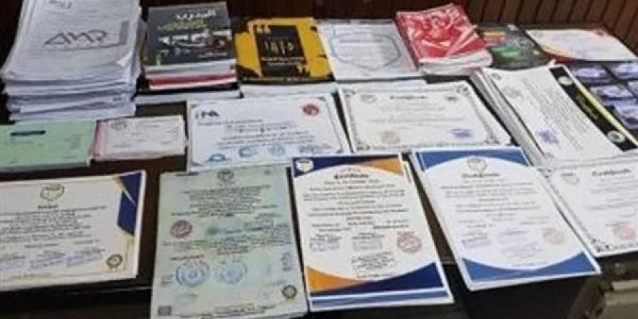 سقوط مستريح الشهادات الوهمية في قبضة الأمن بالدقي