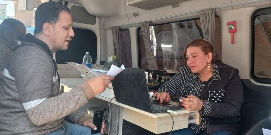 غلق وتشميع 37 محلًا بدون ترخيص