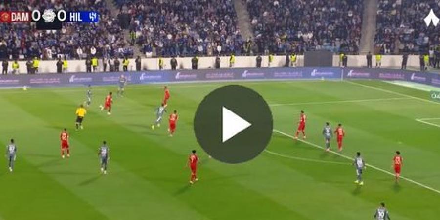 الهلال ضد ضمك.. انطلاق مباراة الهلال وضمك في دوري روشن السعودي