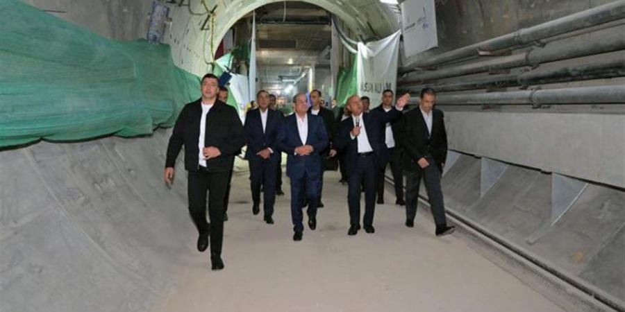 تفاصيل تفقد الرئيس السيسي للأعمال بمشروع محطة مترو الأهرامات (فيديو)