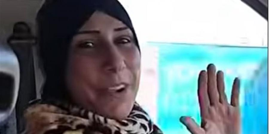 سيدة تعمل سائقة ميكروباص: "الإيد الشقيانة كسبانة" (فيديو)