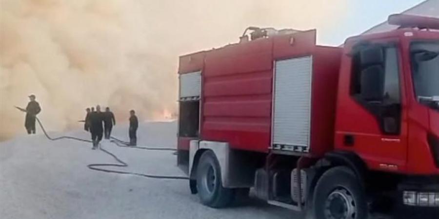 حريق هائل بمنطقة مخلفات الصرف الصحي في سمالوط بالمنيا