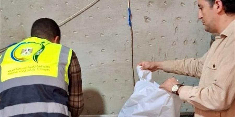 ضبط 325 كيلو مواد غذائية مجهولة المصدر بكفر الشيخ
