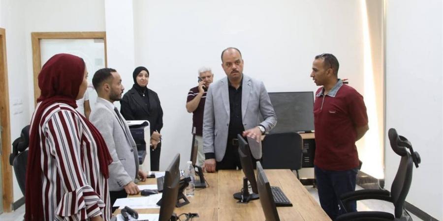 نائب محافظ الوادي الجديد يتابع منظومة العمل بصندوق استصلاح الأراضي