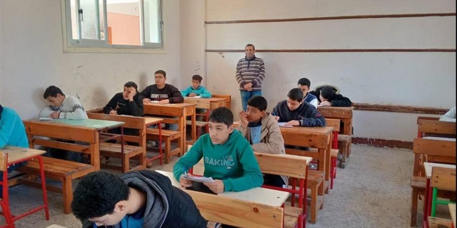 بدء أول اختبارات أبريل الشهرية لطلاب صفوف النقل في جميع المحافظات