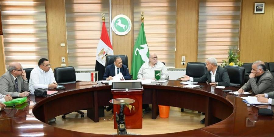 محافظ الشرقية يعقد اجتماعًا لمتابعة مستجدات ملف تقنين أراضي أملاك الدولة