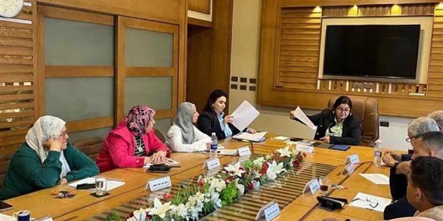نائب محافظ القاهرة تتابع ملفات التصالح والتعديات والخطة الاستثمارية مع رؤساء الأحياء