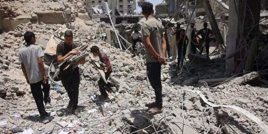 استشهاد فلسطينيين اثنين وإصابة آخرين في قصف إسرائيلي شرق غزة وغربها