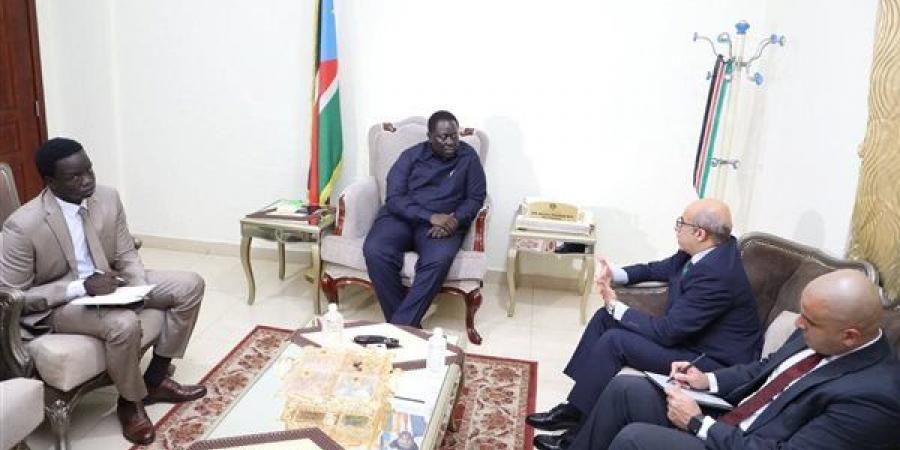 نائب رئيس جنوب السودان يؤكد تقديره للدور المصري خلال استقباله سفير القاهرة
