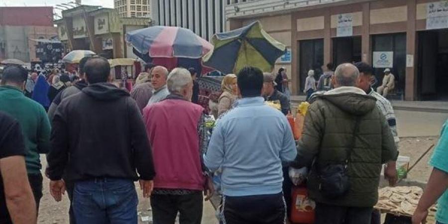 حملات مكثفة بالزقازيق ومنيا القمح لرفع الإشغالات وإعادة الانضباط