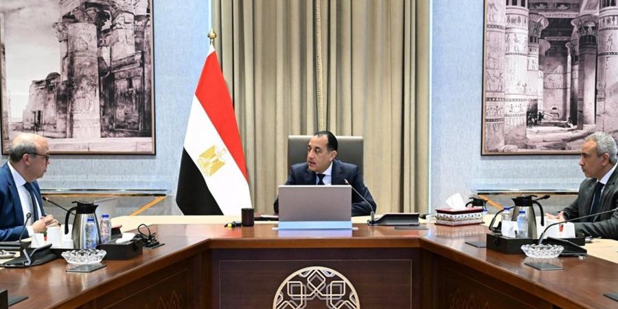 رئيس الوزراء يلتقي وزير الطيران المدني لمتابعة عددٍ من ملفات عمل الوزارة