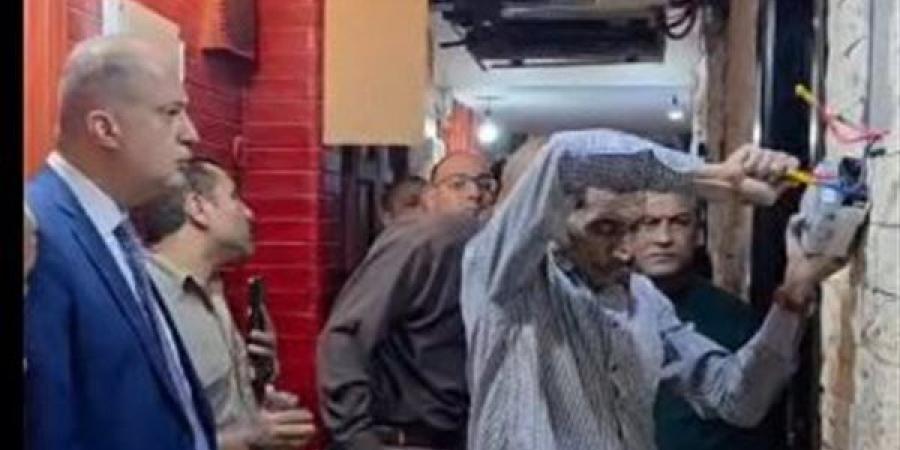 حملة مكبرة بحي غرب القاهرة لضبط المخالفات وقطع المرافق عن الوحدات غير الملتزمة