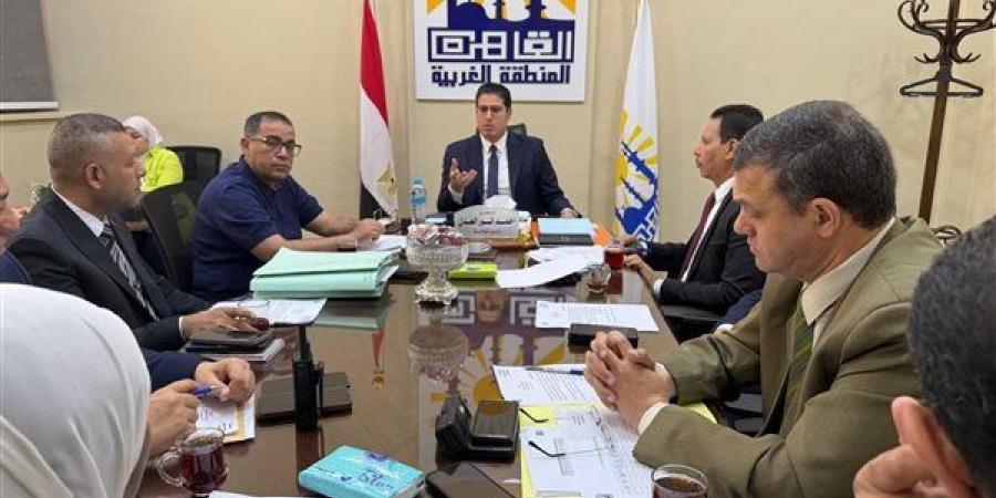 نائب محافظ القاهرة يعقد اجتماع لمتابعة تنفيذ الخطة الاستثمارية