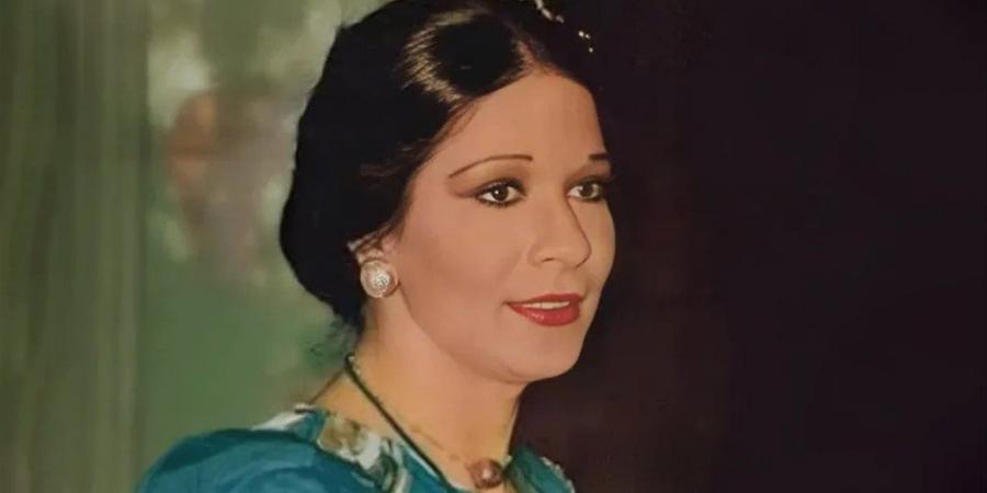 فيفي عبده ولوسي في مقدمة الحضور.. نجوم الفن يودّعون سهير زكي في مسجد الشرطة