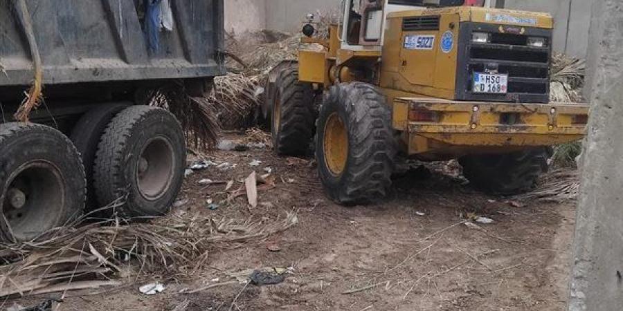 حملة مكبرة لإزالة بؤر تجمعات القمامة بمدن الغربية