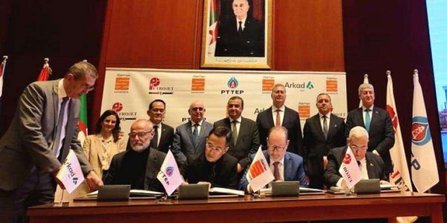 وزير البترول ونظيره الجزائري يشهدان توقيع "بتروجت" عقد المقاول العام لمشروع تطوير حقل حاسي بئر ركايز