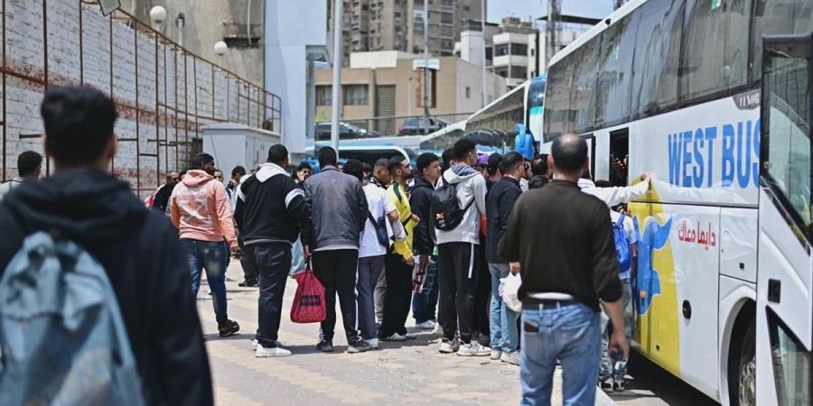 حافلات جماهير الزمالك تتحرك إلى ملعب برج العرب (صور)