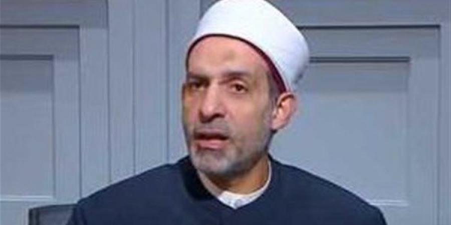 أمين الفتوى: المخيط لا يجوز للمُحرم.. حكم الملابس والألوان أثناء الإحرام